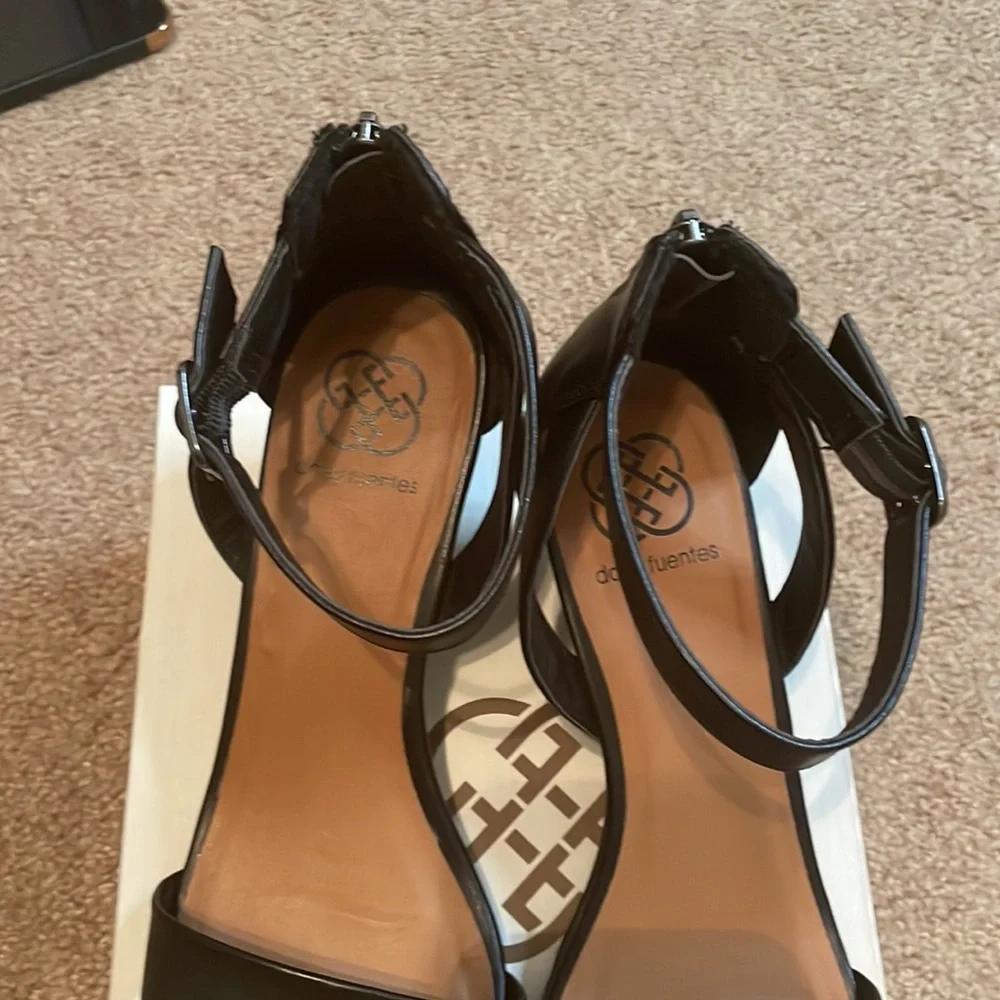 Low wedge sandals 8.5 - Picture 3 of 9
